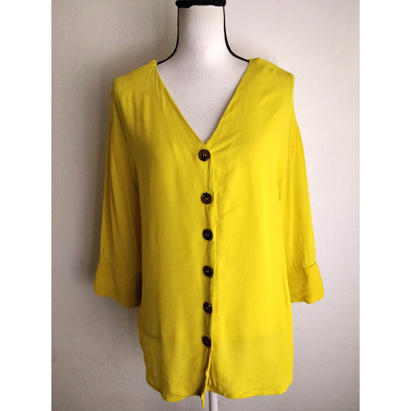 3/$15 RD + Koko Yellow V-neck Button Front Open Back Blouse Women's Size M - Picture 1 of 10